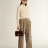 Pull court à col rond en laine beige entièrement orné de cristaux