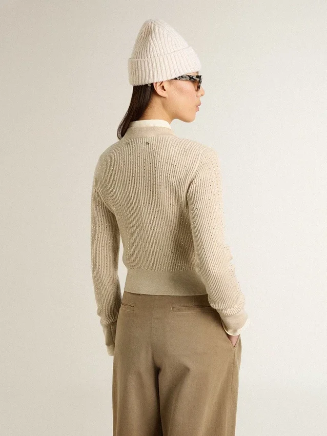 Pull court à col rond en laine beige entièrement orné de cristaux