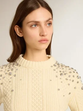 Pull court pour femme, effet « worn-white », orné de cristaux décoratifs