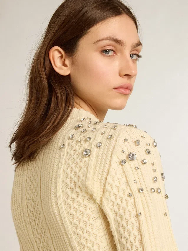 Pull court pour femme, effet « worn-white », orné de cristaux décoratifs