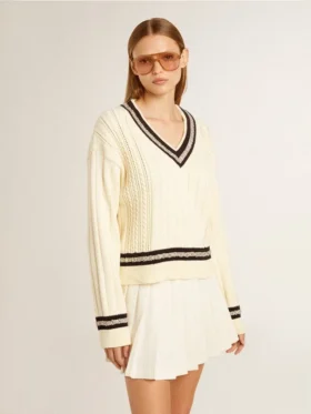Pull court pour femme à motif torsadé, avec bords-côtes bleus et cristaux