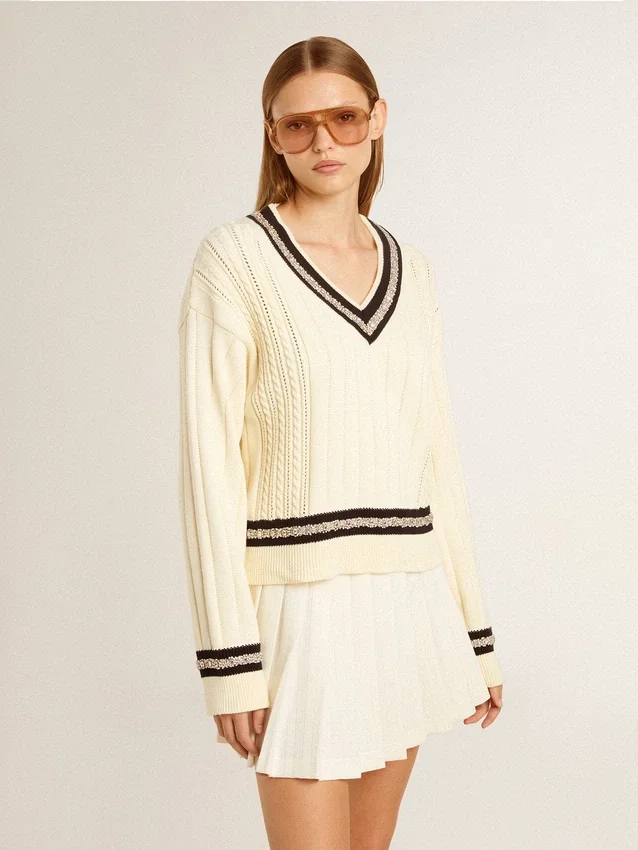 Pull court pour femme à motif torsadé, avec bords-côtes bleus et cristaux