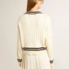 Pull court pour femme à motif torsadé, avec bords-côtes bleus et cristaux