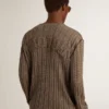 Pull pour homme couleur travertin avec inscription « Golden » en patch dans le dos