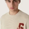 Pull unisexe à col rond en coton beige, avec un patch sur le devant et un logo dans le dos