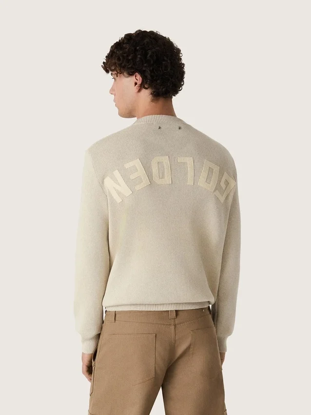 Pull unisexe à col rond en coton beige, avec un patch sur le devant et un logo dans le dos