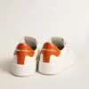 Purestar pour femme avec étoile en cuir blanc et languette de talon orange