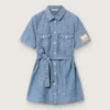 Robe-chemise à manches courtes pour fille « Journey » en chambray de coton bleu clair avec écusson brodé