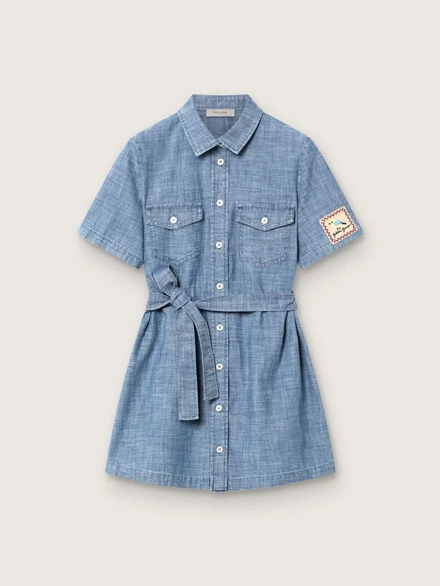 Robe-chemise à manches courtes pour fille « Journey » en chambray de coton bleu clair avec écusson brodé
