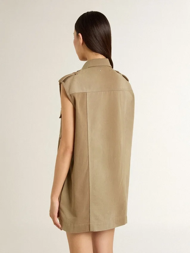 Robe-chemise pour femme en denim couleur sable avec détails militaires