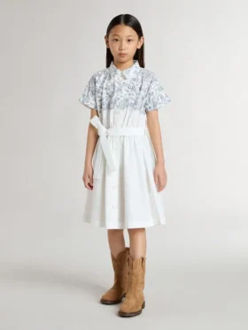 Robe-chemise pour fille en toile de coton blanche avec un imprimé nautique bleu et un passepoil blanc