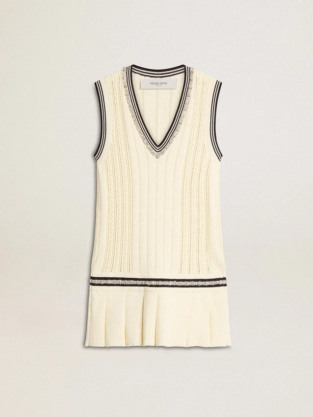 Robe-débardeur en coton blanc délavé pour femme, avec bordures côtelées bleu foncé et cristaux