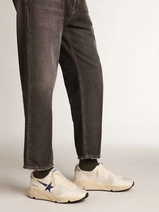 Running Sole en cuir blanc et mesh avec étoile en cuir laminé bleu