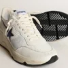 Running Sole en cuir blanc et mesh avec étoile en cuir laminé bleu