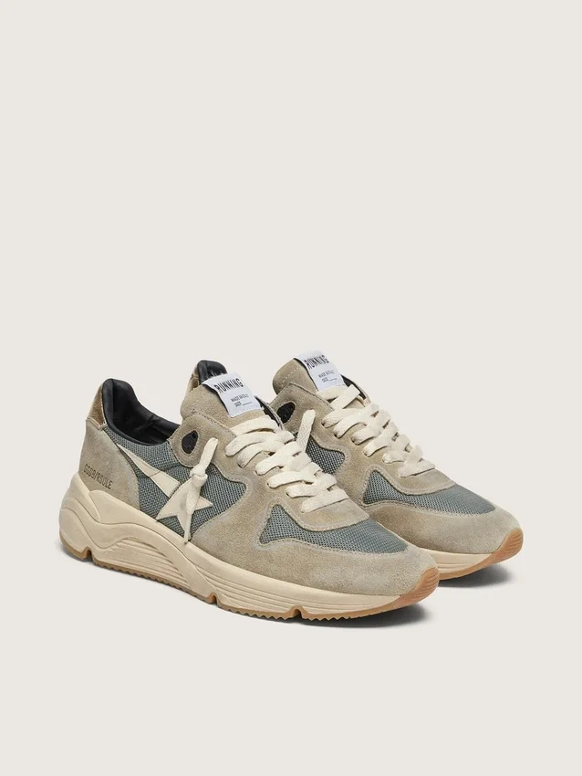 Running Sole en daim gris avec étoile blanche et languette de talon blanche