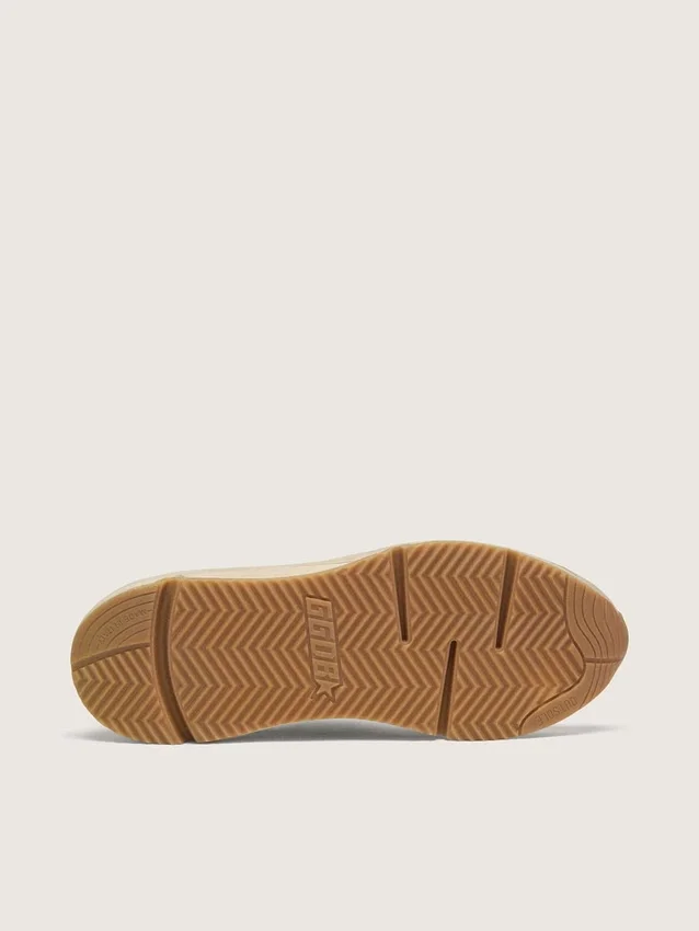 Running Sole en daim gris avec étoile blanche et languette de talon blanche