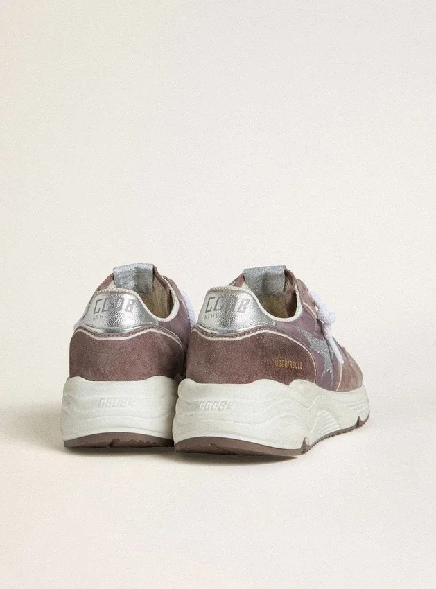 Running Sole pour femme en nylon et daim lavande, ornée d’une étoile imprimée et d’une languette de talon en cuir argenté