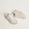 Running Sole pour femme en toile avec étoile beige et languette de talon en cuir métallisé platine