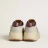 Running Sole pour homme en nylon et daim, ornée d’une étoile en cuir marron et d’une languette de talon en cuir bordeaux