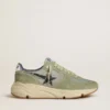 Running Sole pour homme en nylon vert sauge et daim, ornée d’une étoile noire imprimée