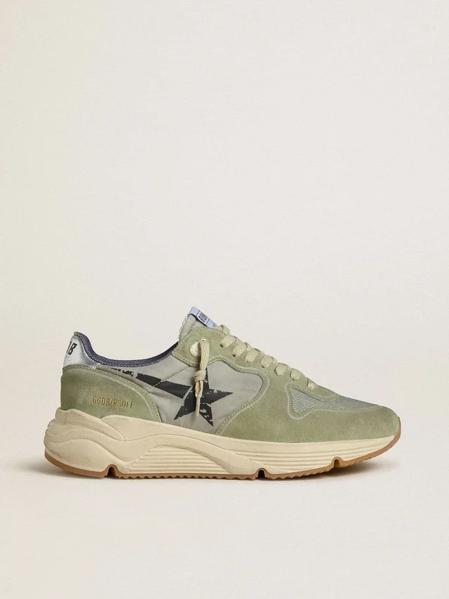 Running Sole pour homme en nylon vert sauge et daim, ornée d’une étoile noire imprimée