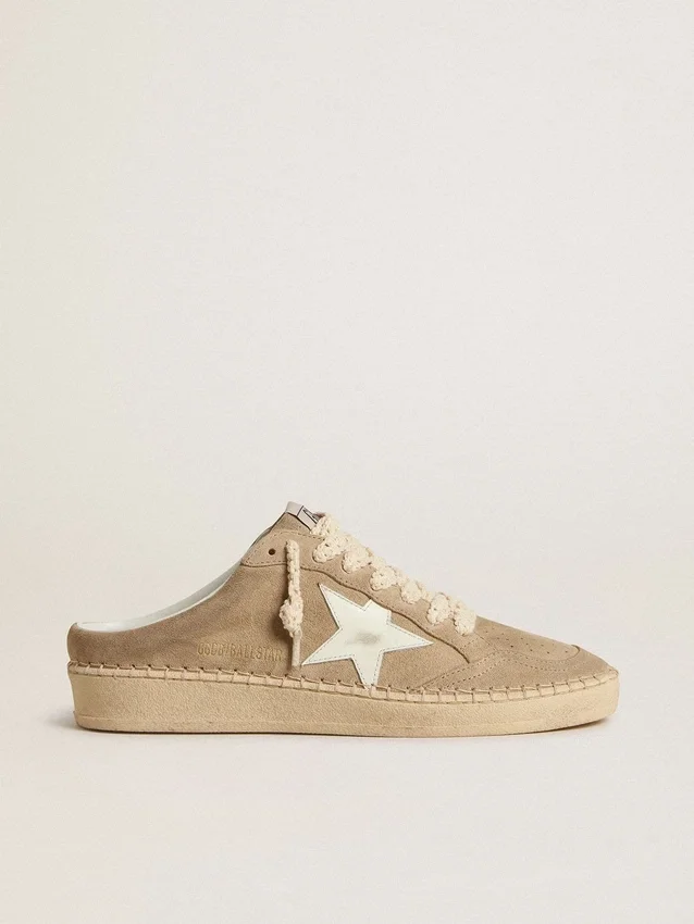 Sabot Ball Star pour femme en daim beige avec étoile en cuir blanc