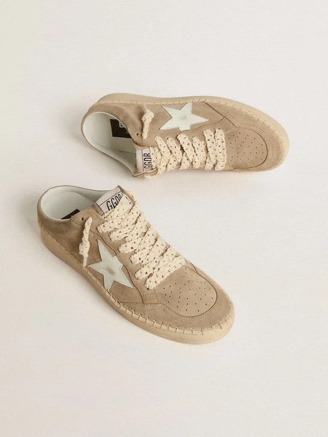 Sabot Ball Star pour femme en daim beige avec étoile en cuir blanc
