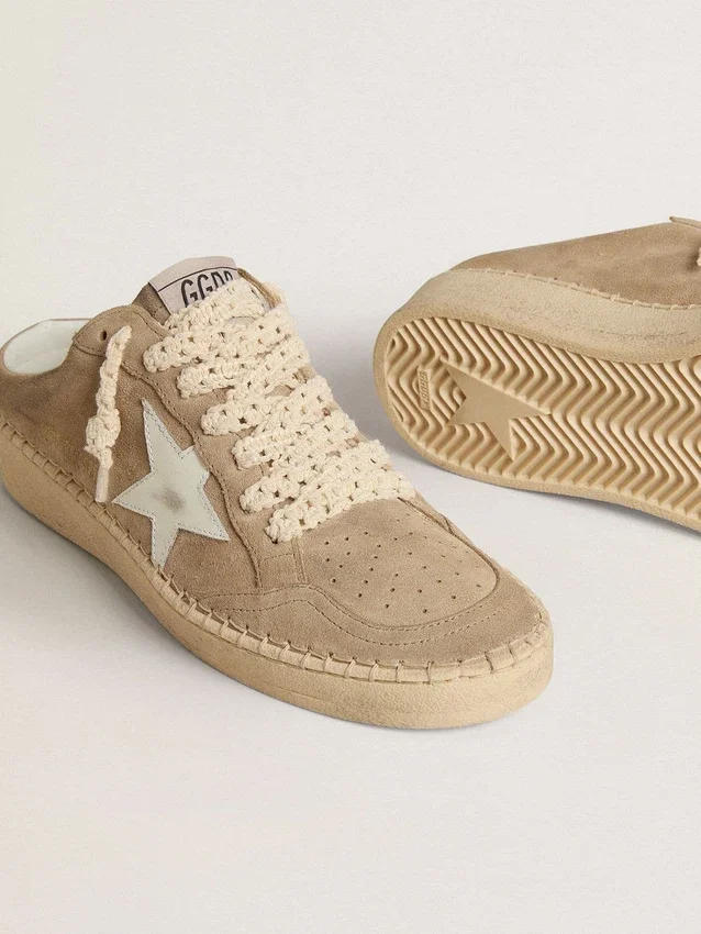 Sabot Ball Star pour femme en daim beige avec étoile en cuir blanc