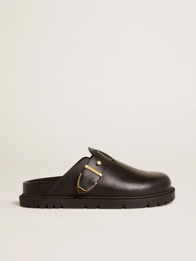 Sabot Lucy pour femme en cuir noir brillant avec boucle métallique dorée