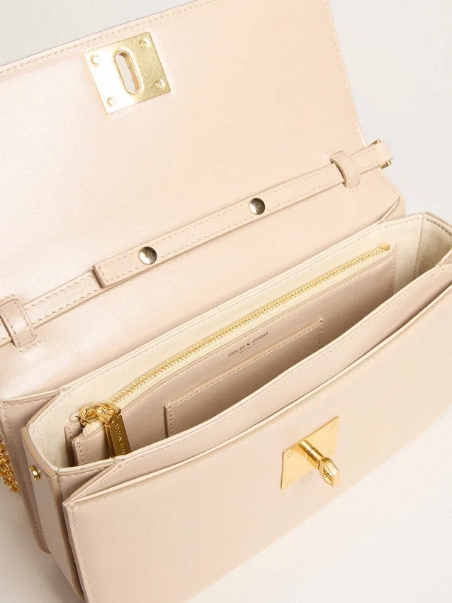 Sac Gioia en cuir gaufré rose pâle avec détails dorés