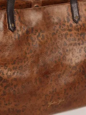 Sac Pasadena en cuir martelé à imprimé léopard et anses noires contrastantes
