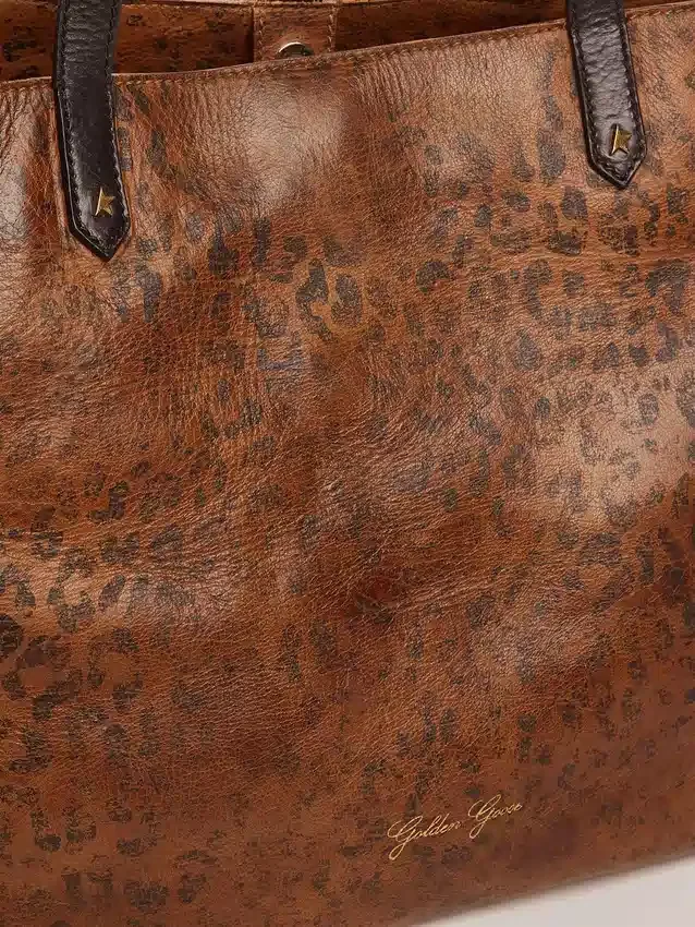 Sac Pasadena en cuir martelé à imprimé léopard et anses noires contrastantes