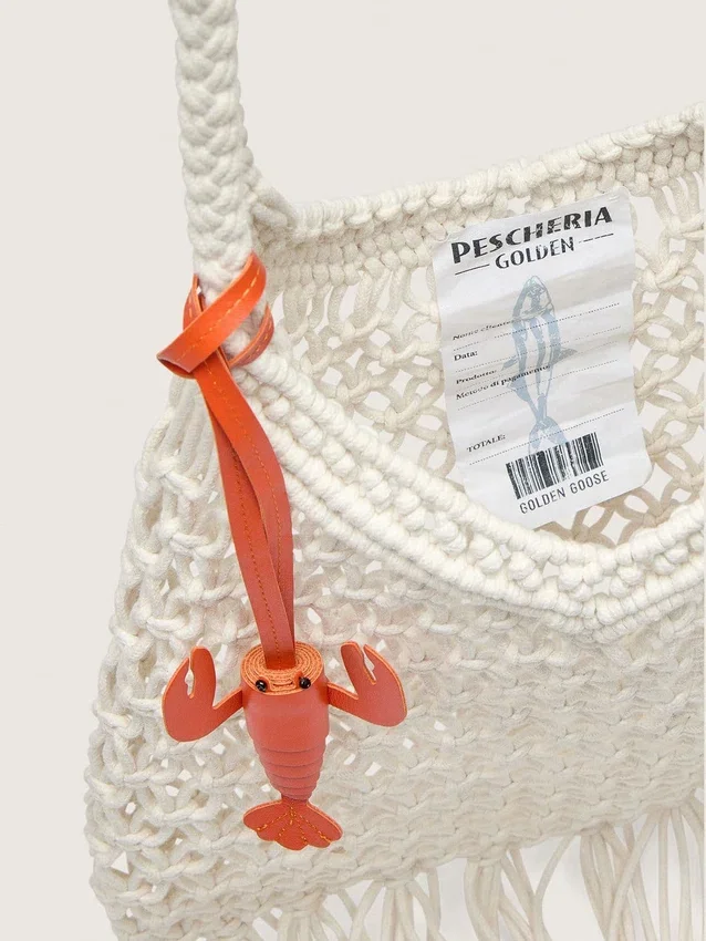 Sac pour femme en macramé, en coton couleur beurre, orné d’un pendentif en cuir en forme de homard