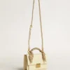 Sac Venezia en cuir gaufré couleur beurre avec foulard en soie