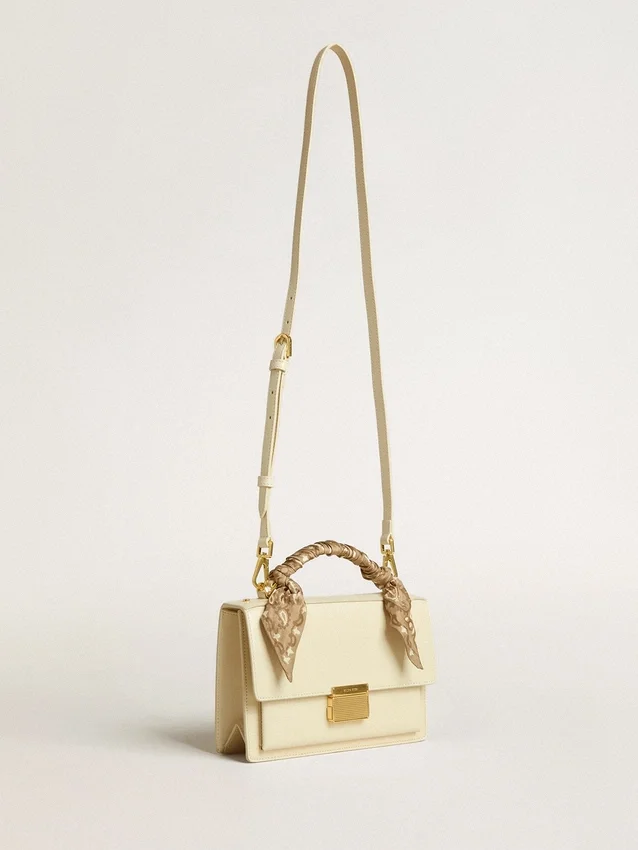 Sac Venezia en cuir gaufré couleur beurre avec foulard en soie