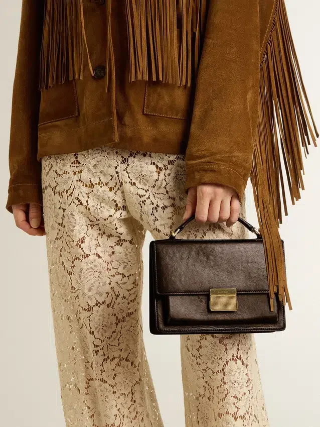 Sac Venezia en cuir gaufré vintage marron foncé avec détails dorés