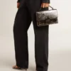 Sac Venezia en cuir métallisé gris anthracite avec des détails noirs