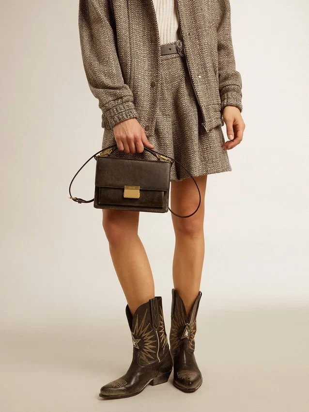 Sac Venezia en cuir noir vieilli avec détails dorés