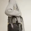 Sac Vita en cuir de mouton noir avec détails dorés