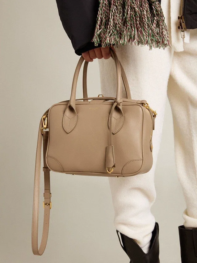 Sac Vita en cuir taupe avec détails dorés