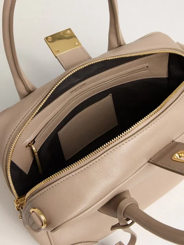 Sac Vita en cuir taupe avec détails dorés