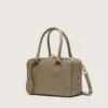 Sac Vita en cuir vert sauge avec détails dorés