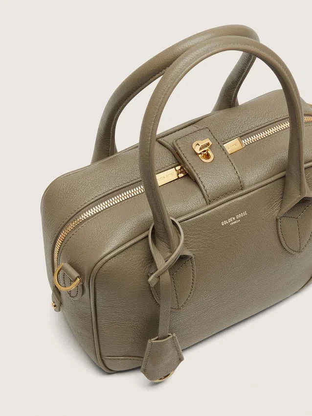 Sac Vita en cuir vert sauge avec détails dorés