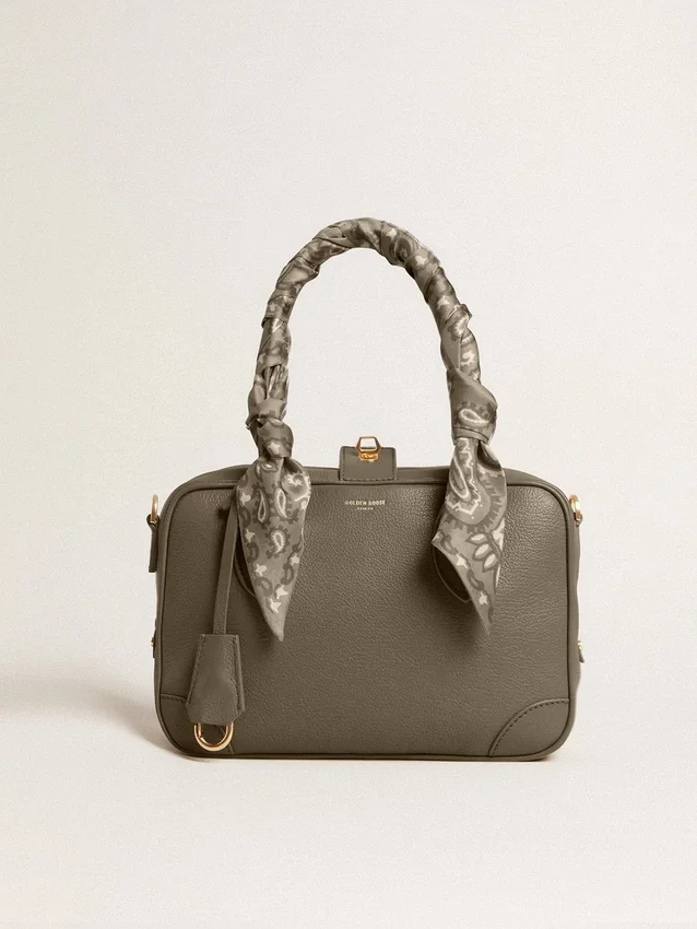 Sac Vita en cuir vert sauge avec détails dorés