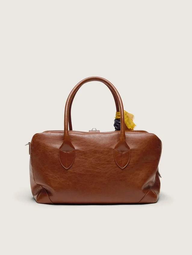 Sac Vita moyen en cuir marron clair avec breloques et détails argentés