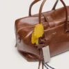 Sac Vita moyen en cuir marron clair avec breloques et détails argentés