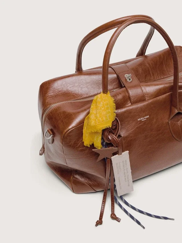 Sac Vita moyen en cuir marron clair avec breloques et détails argentés