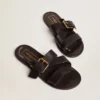 Sandales plates Margaret pour femme en cuir noir enduit de résine