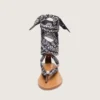 Sandales plates pour femme à motif paisley bleu foncé et détail bijou