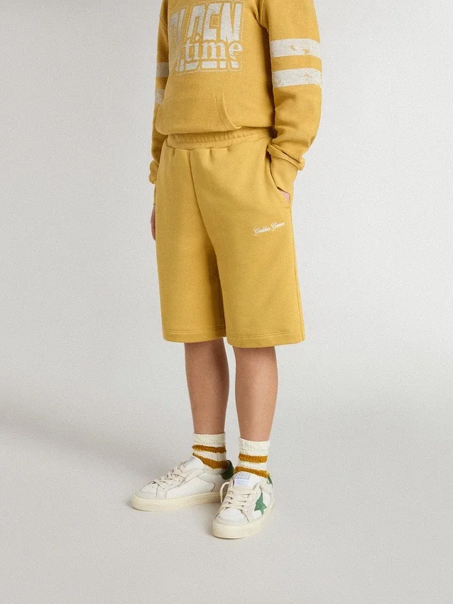 Short de jogging pour enfant jaune ocre avec broderie